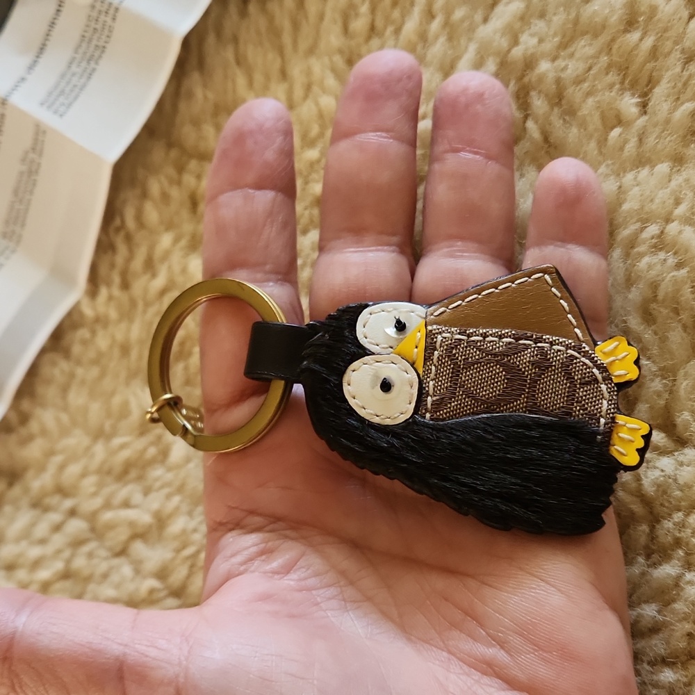 Adorable NWOT Coach Signature Leather Owl Key Ring π€ππ¦β€οΈπ - Picture 9 of 10
